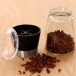 KITCHEN SEASONING/SPICE MANUAL GRINDER AND MIXER BOTTLE - Image 3