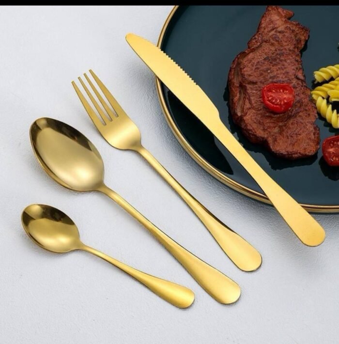 24PC QUALITY CUTLERY SET IN A FANCY GOLD BRIEF CASE/BOX(Highest quality)
6 TEA SPOON
6 KNIFE
6 SPOON
6 FORK - Image 4