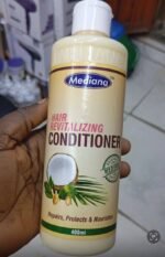 MEDIANA HAIR REVITALIZING CONDITIONER

-It instantly detangles all hair types.
-It has natural components that are hair boosters.
-It is effectively made to protect your hair (Natural /Synthetic) from damages. - Image 2