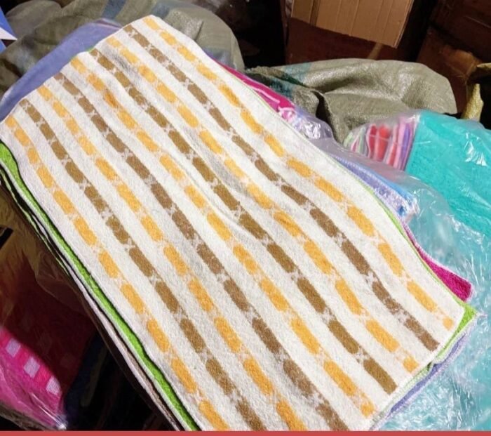 QUALITY THICK BIG SIZE TOWEL(For gym towel,kids towel)
The big I said doesn’t mean it can wrap adult round oo 🔈 
It’s a random picking,na mix mix supplier pack am oo - Image 2