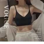 SOPHIA CONVERTIBLE STRAP PADDED BRA 

The strap in it is 3 so you can convert it however you like it as it is in the picture