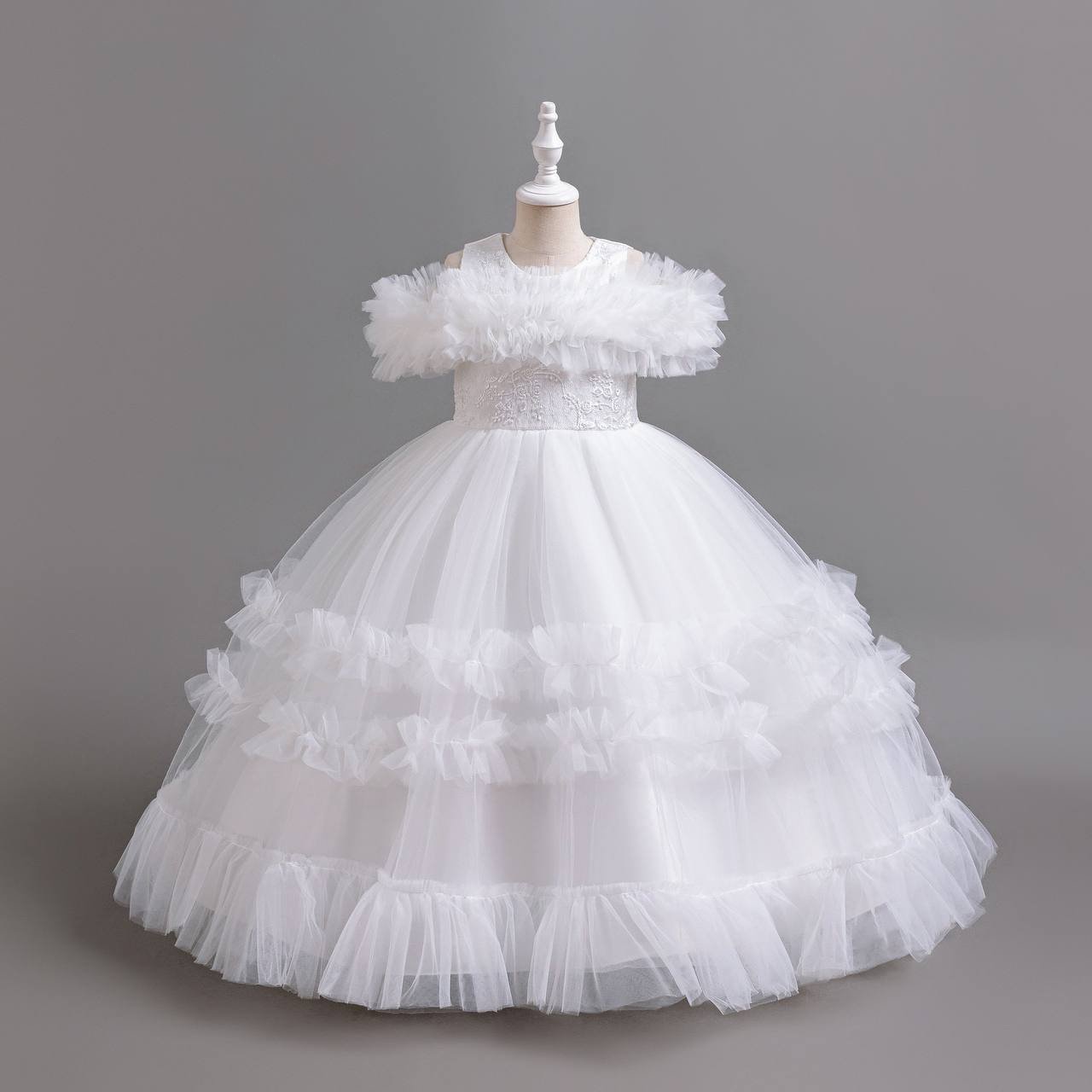 img_4486 MIRABELL QUALITY RUFFLE BALL GOWN
WHITE••150CM ONLY✅
ITS A FULL FLOWING TOE LENGTH GOWN - Image 1