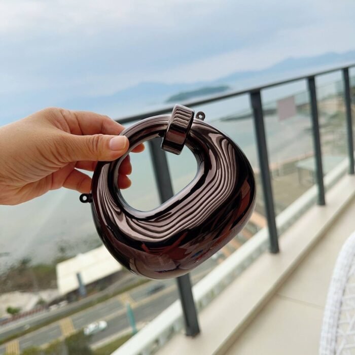 QUALITY FASHION CLASSY PURSE DESIGN 2

It’s a micro mini fashion purse o,for those asking if it can contain phone 🧐🧐 - Image 7
