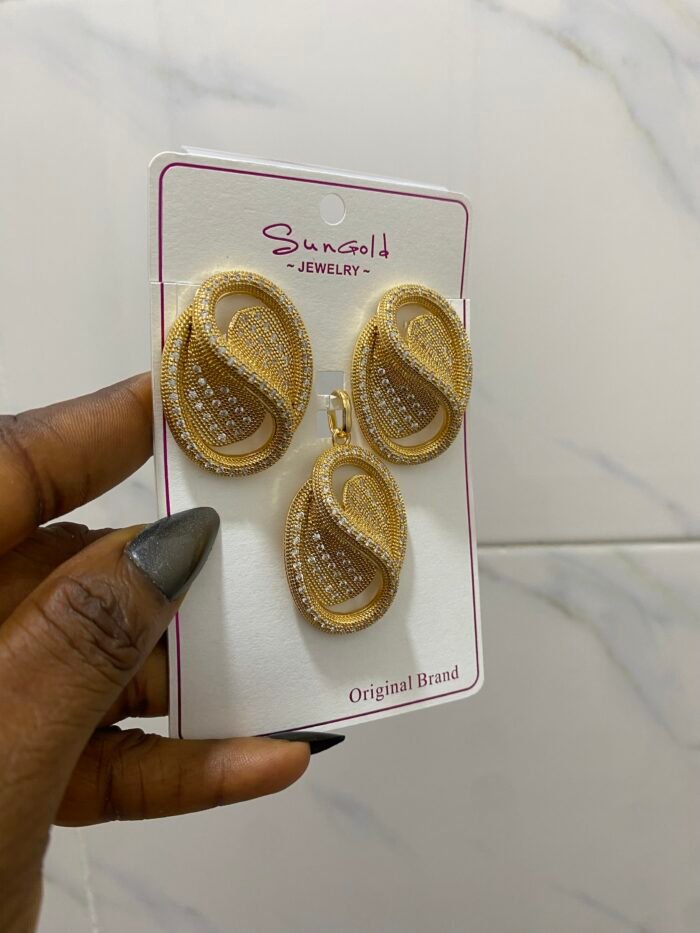 QUALITY NON TARNISH LUXURY SUNGOLD FASHION EARRING AND PENDANT SET DESIGN 2(doesn’t come with chain) - Image 3