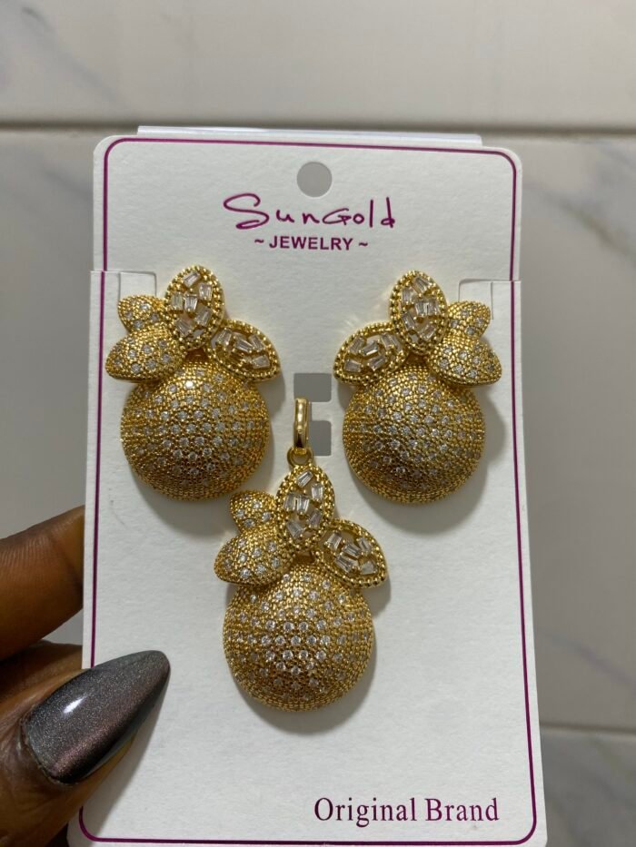 QUALITY NON TARNISH LUXURY SUNGOLD FASHION EARRING AND PENDANT SET DESIGN 3(doesn’t come with chain) - Image 2