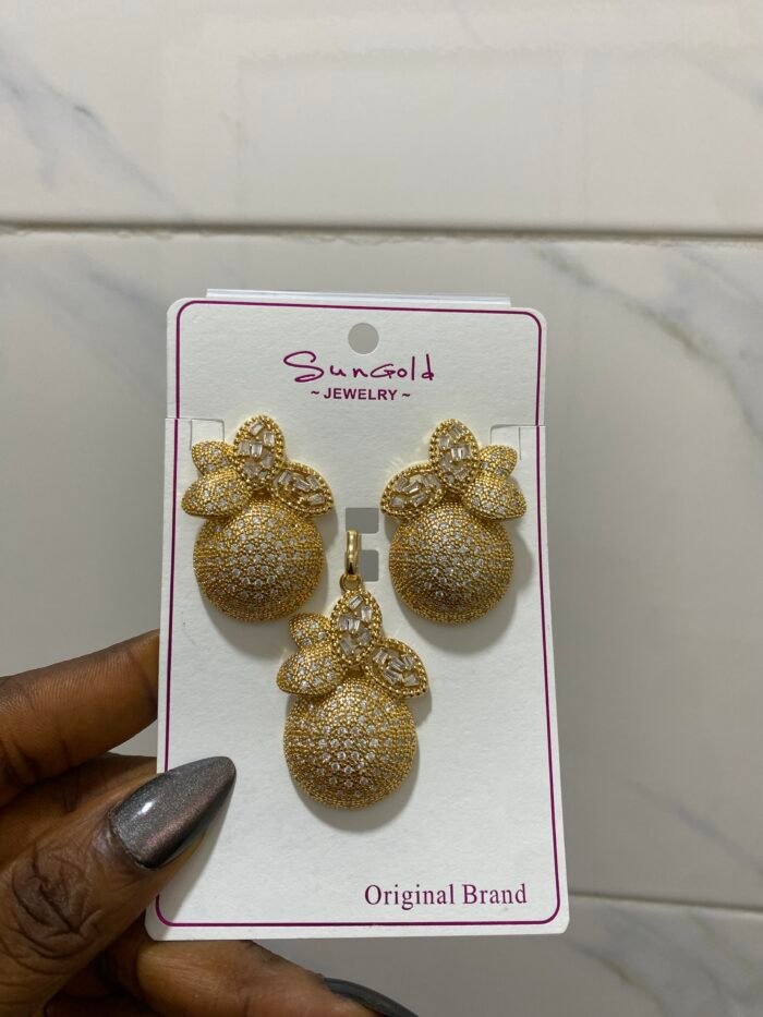 QUALITY NON TARNISH LUXURY SUNGOLD FASHION EARRING AND PENDANT SET DESIGN 3(doesn’t come with chain) - Image 3