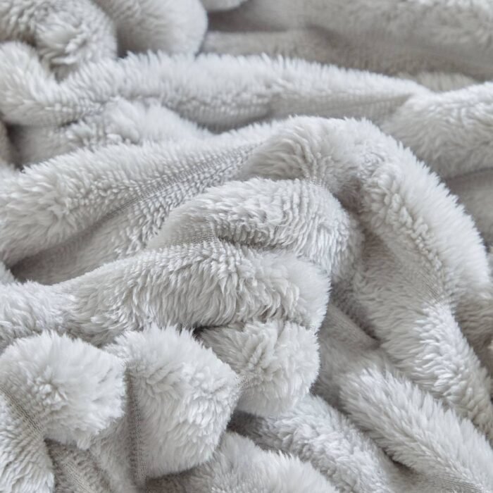 DOUBLE SIDED WARM SOLID SKIN FRIENDLY RABBIT FUR VELVET BLANKET/DUVET DESIGN 2

NO PILLOW OR PILLOW CASE O📌 - Image 9