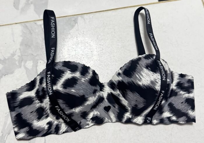 QUALITY SEAMLESS NO IRON BRA SIZE 38 - Image 4